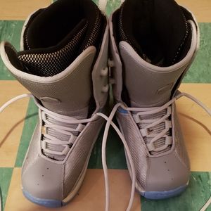 Snowboard boots girls size 5